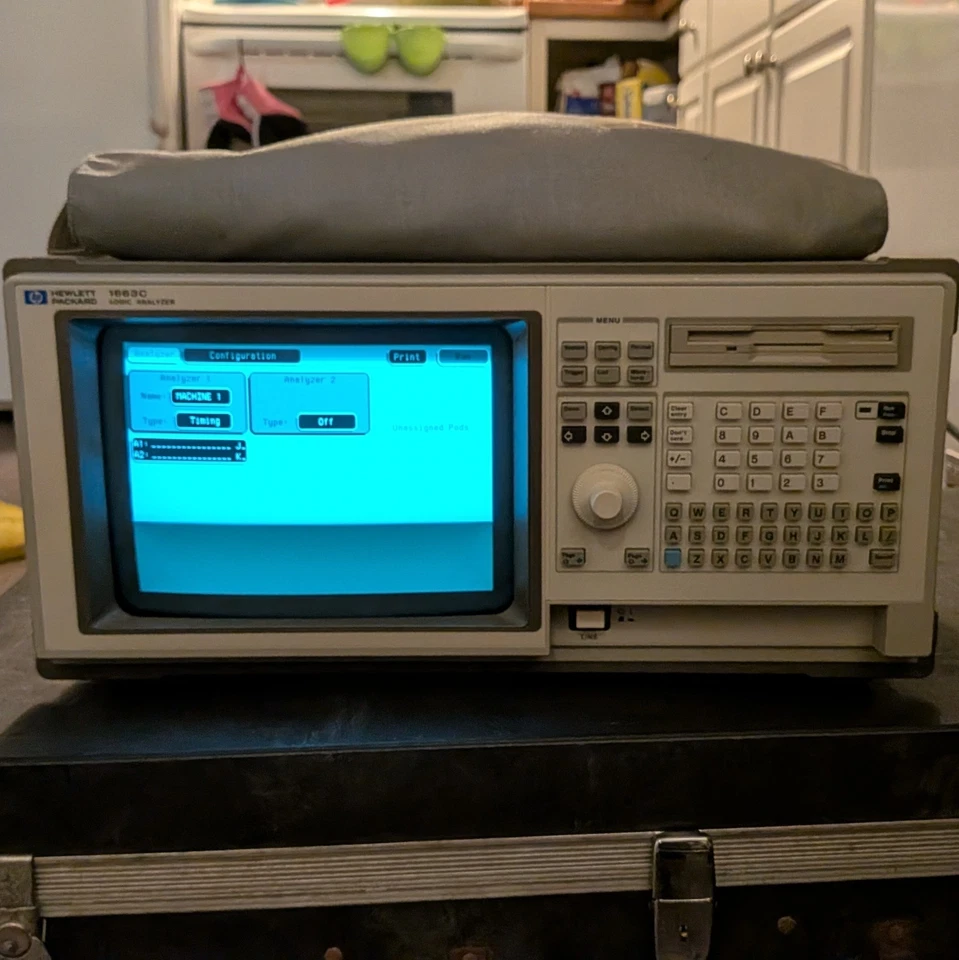 Analizador lógico de 34 canales HP Agilent 1663C y grabadora de gráficos Omega Foto 2 de 4