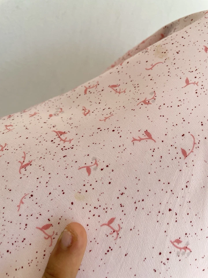 Bufanda de seda rosa Valentino corazones estampado floral hecha en Italia mancha #A33 Foto 3 de 4