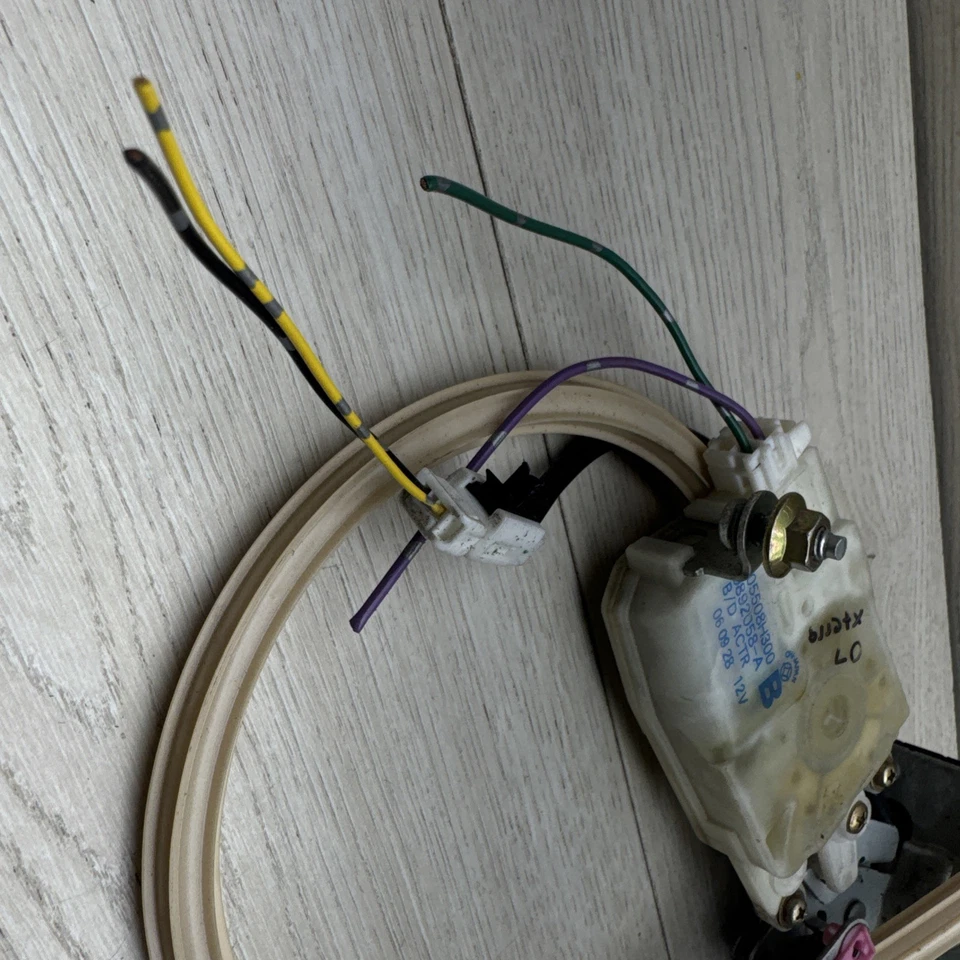 Nissan XTerra Trunk Tail gate Liftgate Lock Latch Actuator 2005-2015 OEM - Image 4 of 4