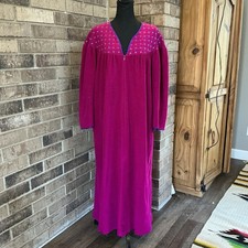VINTAGE Vanity Fair Petites XL Nightgown Magenta Nylon USA Long Sleeve Zip 4D2