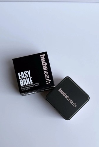 HUDA BEAUTY Easy Bake Blurring Loose Baking & Setting Powder UBE BIRTHDAY CAKE - Picture 2 of 5