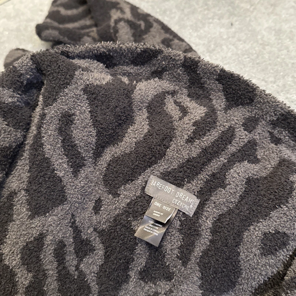 Barefoot Dreams CozyChic Envoltura de Fin de Semana de Gran Tamaño 45"L x 60"H Raya de Tigre Foto 3 de 3