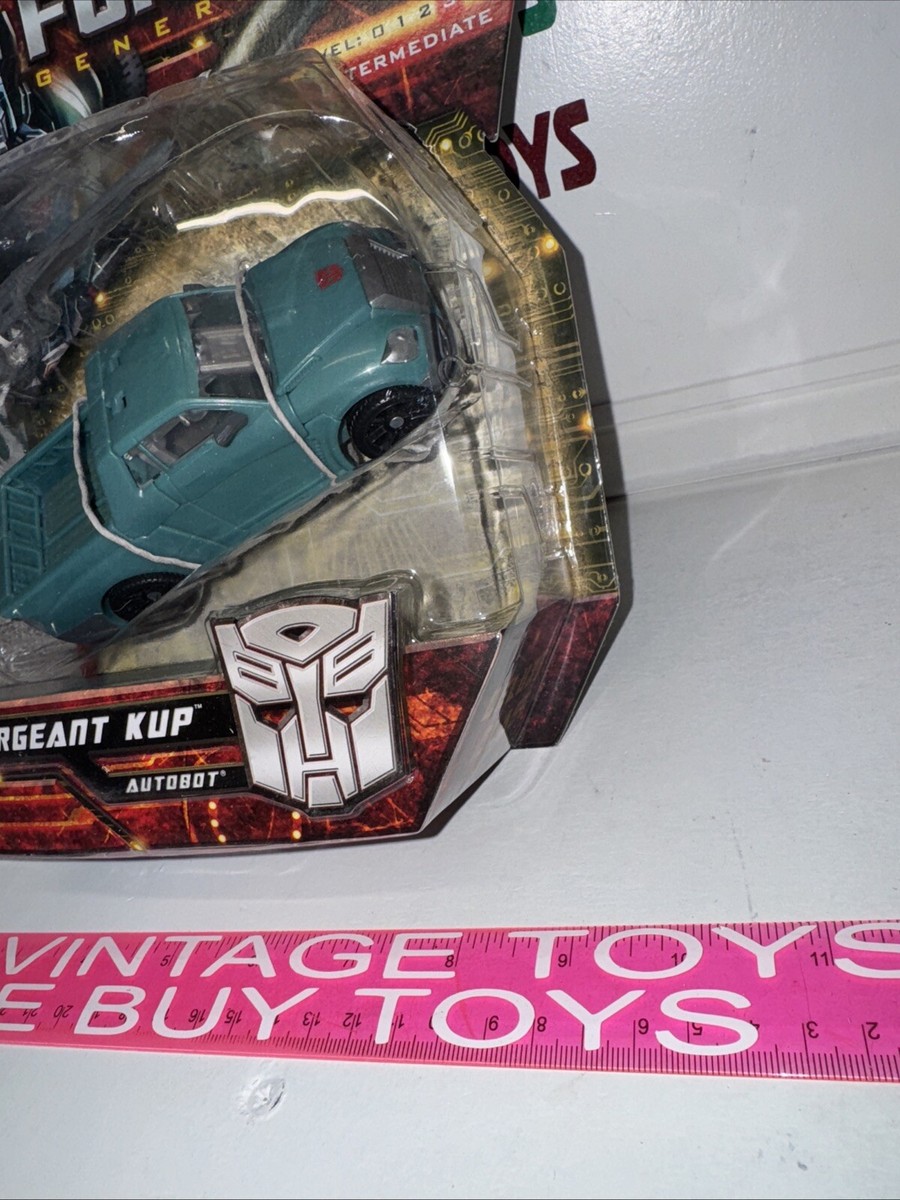 Hasbro TRANSFORMERS Generations Deluxe Class: SERGEANT KUP