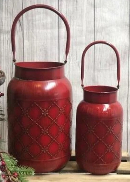 全新 Farmhouse Milk Cans 红色雪花图案 2 件 圣诞花瓶 9.5 & 11.5T — 第 2/2 张图片