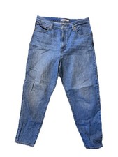 Levi's High Waisted Mom Jeans Women  s Size 31 Blue Straight Leg Vintage Wash