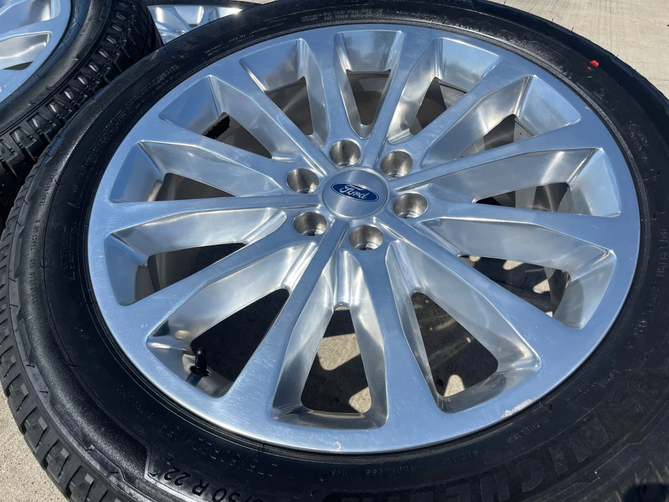 Llantas 22" Ford F-150 Limited Plus OEM 10174 Expedition neumáticos Foto 2 de 4