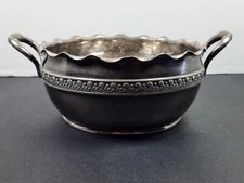PAIRPOINT MFG. CO. HANDLED BOWL QUADRUPLE SILVER PLATE #2504 NEW BEDFORD, MASS.