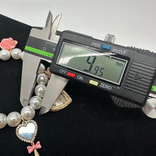 Betsey Johnson Sweetheart Charm Faux Pearl Stretch Bracelet Hearts NWT - Picture 4 of 4