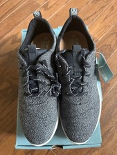 TOMS Cabrillo Women  s Black Terry Low Top Lace-Up Sneakers Rubber Sole size 9