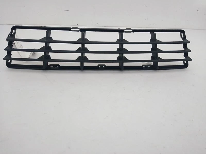 Parrilla inferior delantera para Volvo V50 S40 para 2004 2005 2006 2007 04 05 06 07 Foto 2 de 4