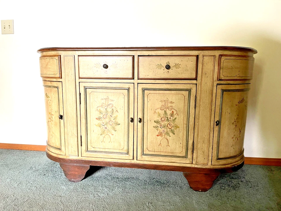 Stein World Credenza with 4 doors and 2 drawers & Floral Image on Credenza 54" w — 第 2/4 张图片