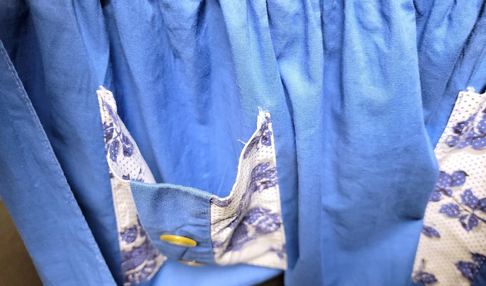 Medio Delantal Vintage Hecho a Mano Retro Azul Blanco Floral Dos Bolsillos Frontales Corbata Cintura Foto 4 de 4