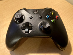 Manette Xbox One 1708 Officielle Microsoft - Noire, Sans Fil, Ouvert (Jamais Utilisée)