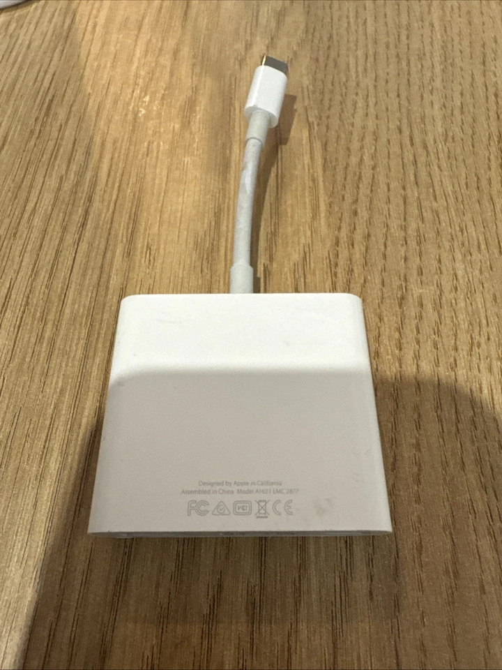 Adaptador multipuerto USB-C A AV digital OEM Apple A1621 MUF82AM/A - Original Foto 2 de 2