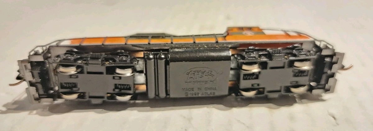 Atlas N Scale GP-9 Ph. 2 Diesel Engine Great Northern #733 | eBay
