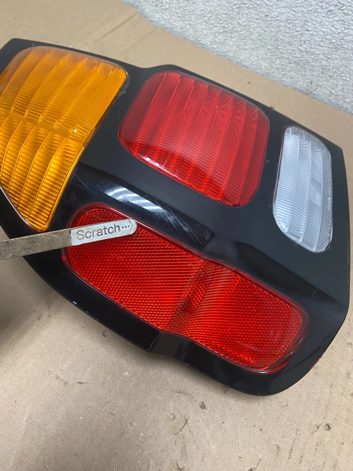 Luz trasera izquierda conductor Mitsubishi Montero Sport 2000-2004 OEM R1250 DW Foto 4 de 4