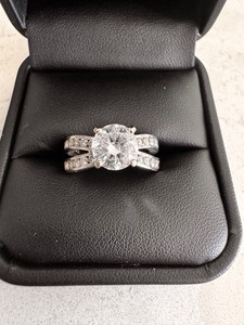 Robbins Brothers Engagement Ring size 8 | .66ct Real Diamond Sides - CZ Center