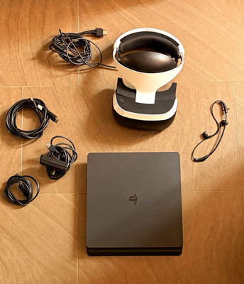 Sony PlayStation 4 Slim Schwarz Bundle mit VR-Headset & Kabeln