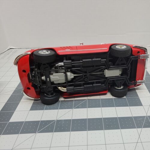 ERTL 1/18 SCALE 1966 RED FERRARI GTB 4. - Picture 7 of 9