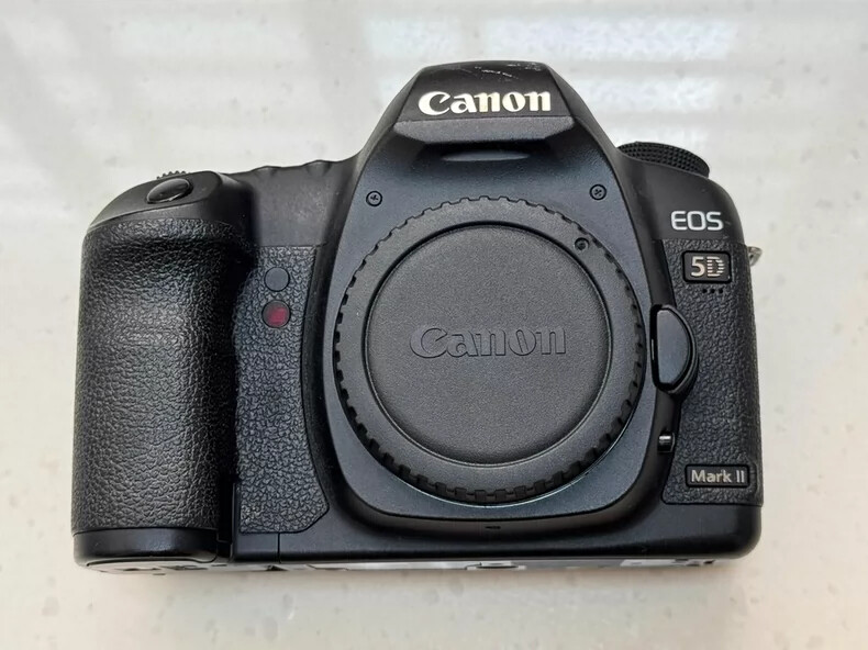 Canon EOS 5D Mark II Digital SLR Camera - Black (Body Only