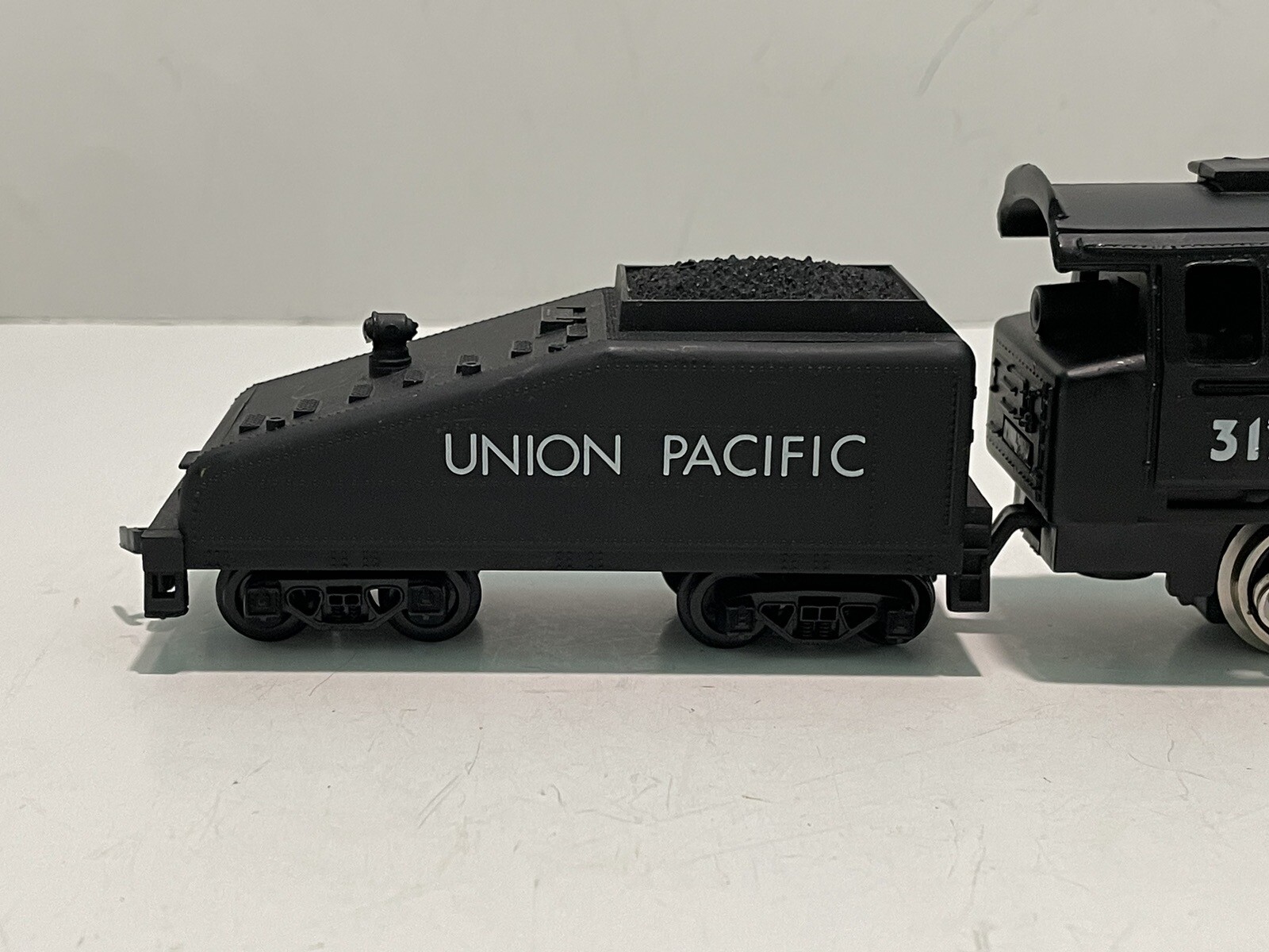 PlayArt Trains Ho Scale Model Train Steam Engine Union