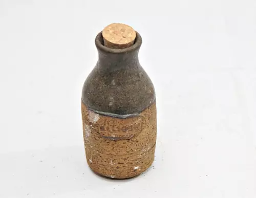 Vecchia bottiglia vintage originale in ceramica con condizionatore in sughero... - Foto 22 di 24