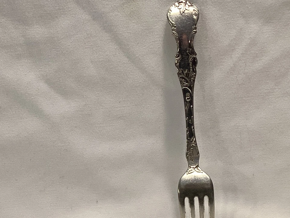 1835 R Wallace A1 Silverplate Pat 1902 - Lírio floral - Garfo - Imagem 4 de 4