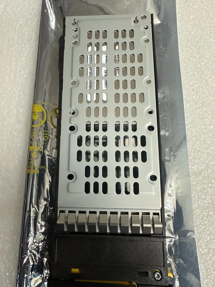 HP 100GB SAS 2.5”SSD 6GB 702506-001 5697-2160 with Caddy for 3PAR 7000 - Image 3 of 4