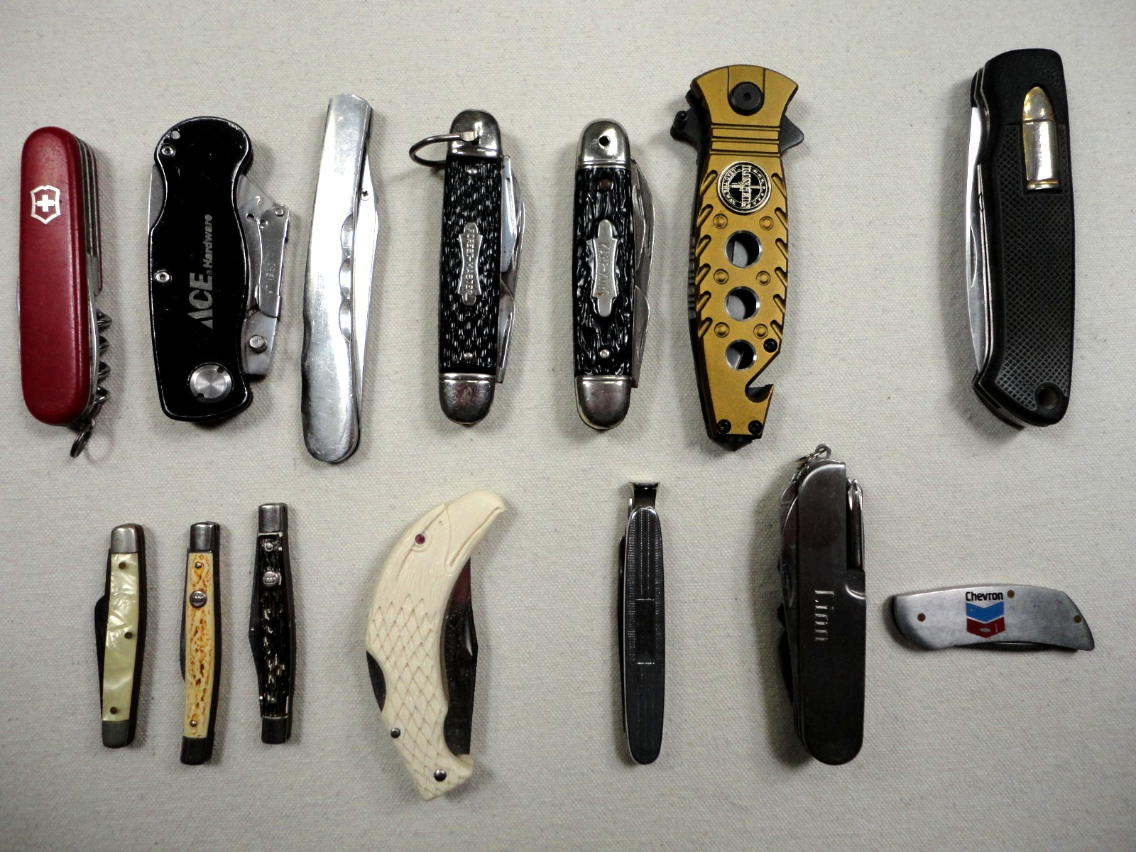 13  Pocket Knives ,Valor Seki Japan, Beretta, Zippo Chevron, Sheffield England