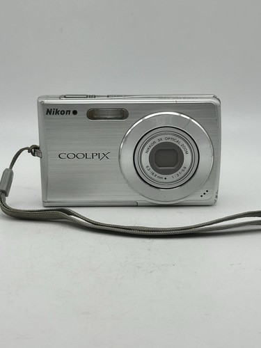 Nikon COOLPIX S200 Digital Camera Auto Power Save PictBridge Support Silver - Picture 1 of 11