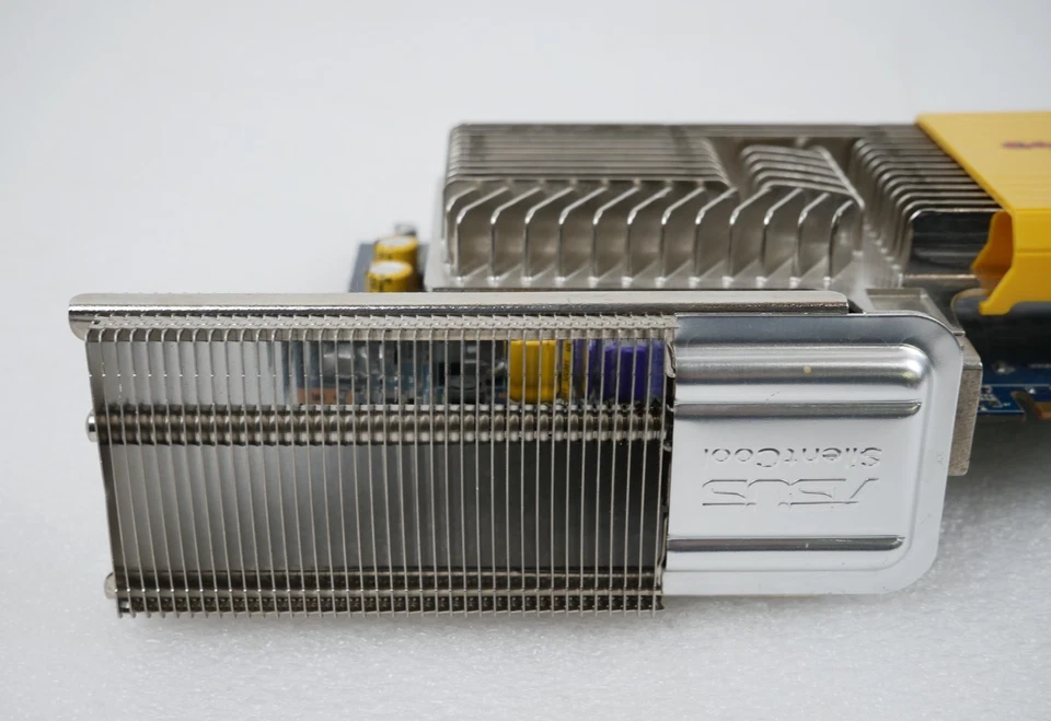 ASUS GeForce 8600 GTS EN8600GTS SILENT/HTDP/256M Video Card - Image 3 of 4