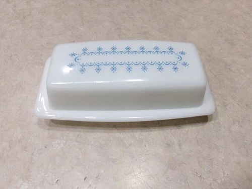 Vintage PYREX Blue Snowflake Garland Covered Butter Dish EXC Shape