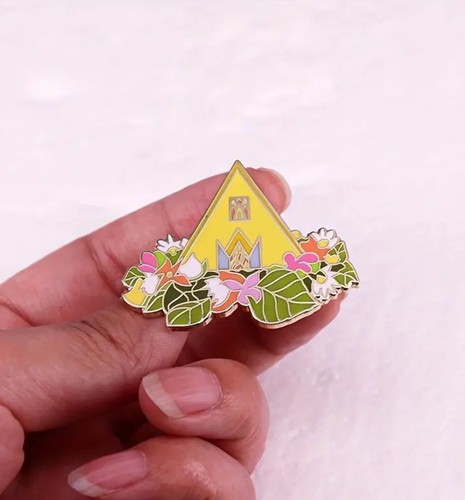 Midsommer A frame House Pin - Picture 2 of 3