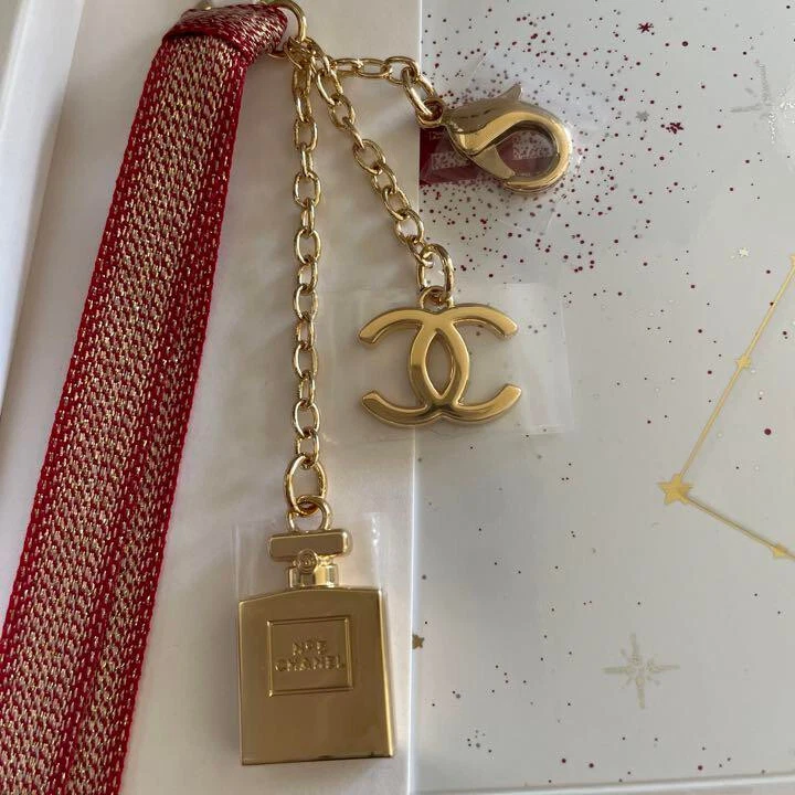 CHANEL Holiday 2022 STAR Charm In Gold Origami Box W/Red & Gold Attached  Ribbon