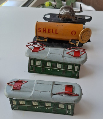 Konvolut Blech-Eisenbahnen Lok, Waggon, Shell Tankwagen, SBB CFF, Monkey Line
