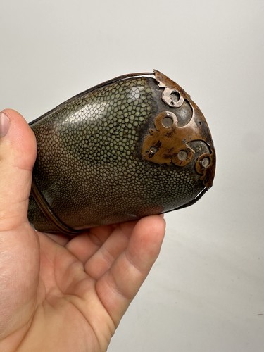 Inizio XIX secolo cassa cinese vuota verde shagreen dinastia Qing con accenti bronzo - Foto 15 di 20