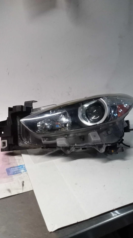 2017 Mazda 3 Left Headlight Assembly Grey 684318 65K Miles Used OEM Part - Изображение 2 из 4