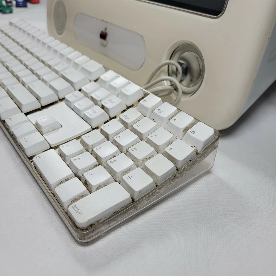 Apple eMac A1002 2002 EMC-No. 1903 Working May need update As Is - Image 3 of 4