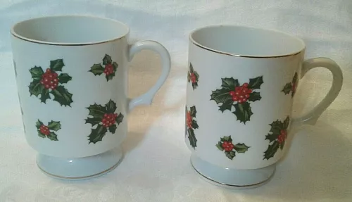 Vintage Set of 2 Lefton Hand Painted Christmas Holly Mugs