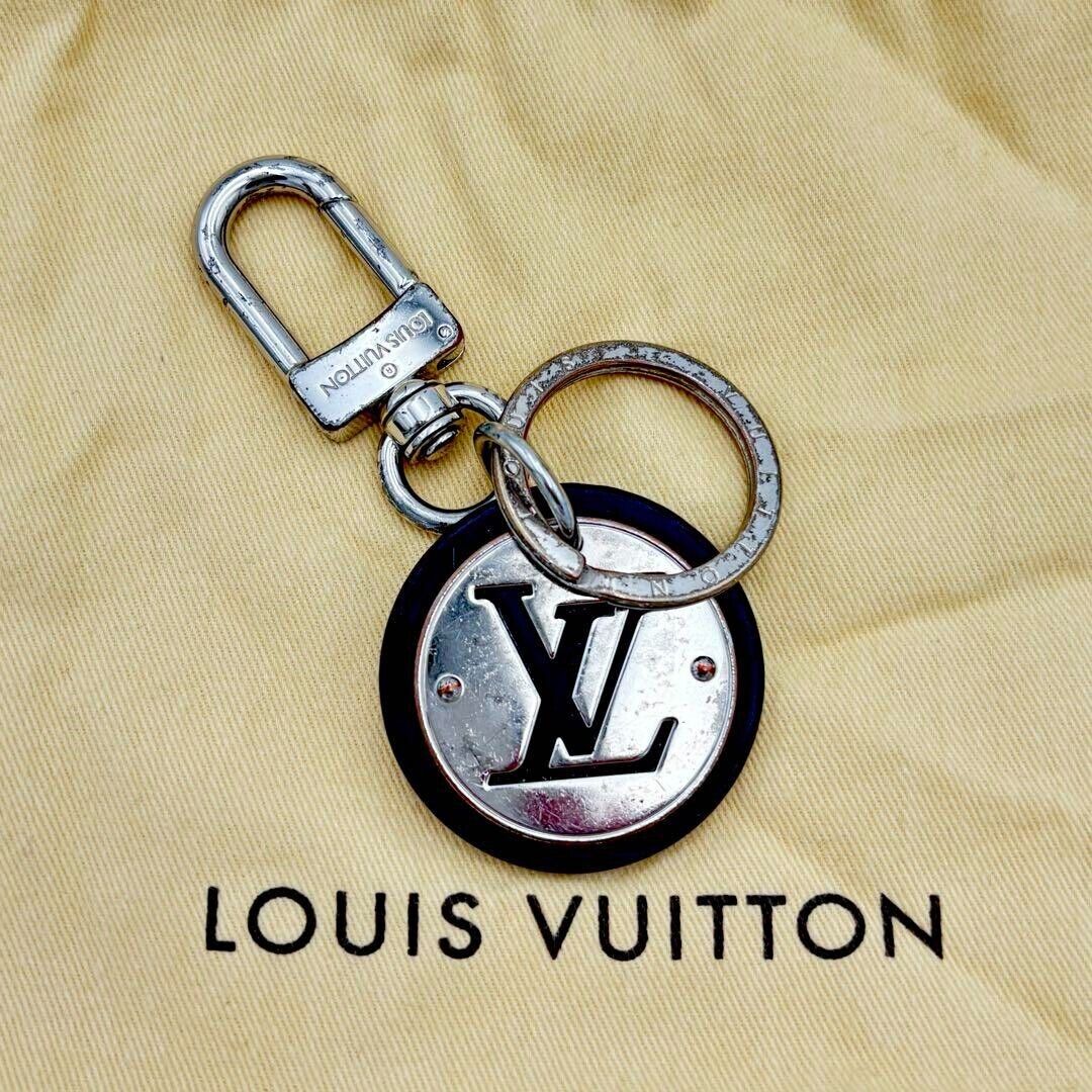 LOUIS VUITTON LV M67362 LV Cut Circle Key Ring Key Chain LOUIS VUITTON LV M67362 LV Cut Circle Key Ring Key Chain