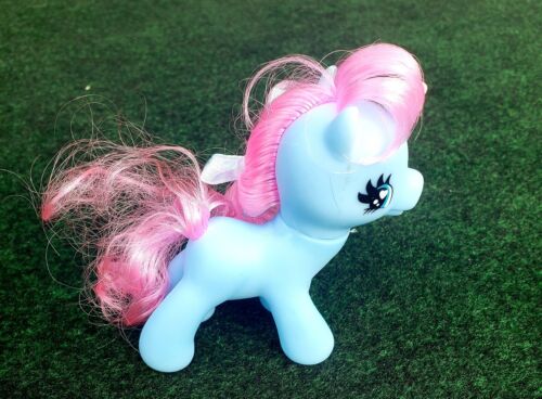 Gigo Wonder Pony jasnoniebieski z różowymi włosami różowy róg pszczoła symbol niebieskie oczy - Zdjęcie 1 z 6