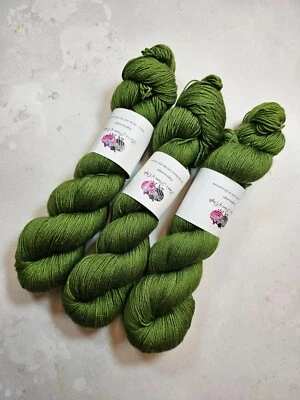 SW Merino Seide Kaschmir Garn, 4-fädig, Fingering Gewicht, 100 G, MOOSGRÜN - Bild 1 von 4