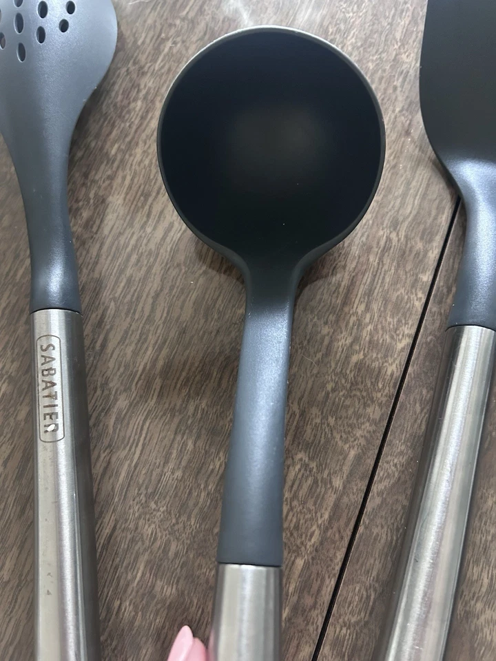 Espátula de cucharón Sabatier 5 piezas utensilios de nailon negro asas de acero inoxidable Foto 3 de 4