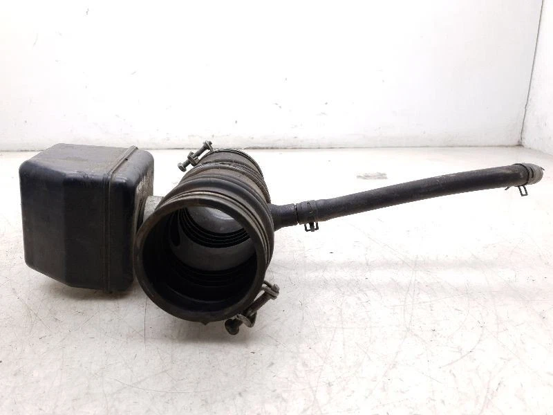 1997 TOYOTA AVALON 3.0L 6CYL AIR CLEANER RESONATOR TUBE ASSEMBLY  - Image 4 of 4