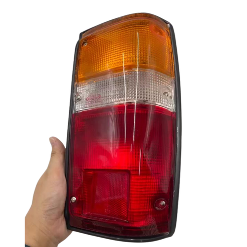 FIT Toyota Hilux Tail Light Lamp L+R LN56 LN50 LN65 YN65 1984–89 Bulbs - Picture 8 of 8