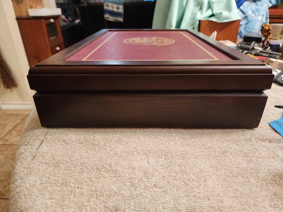 FACTORY SMITH AND WESSON WOODEN PRESENTATION BOX BEKEART 22/32 TARGET - Image 2 of 4