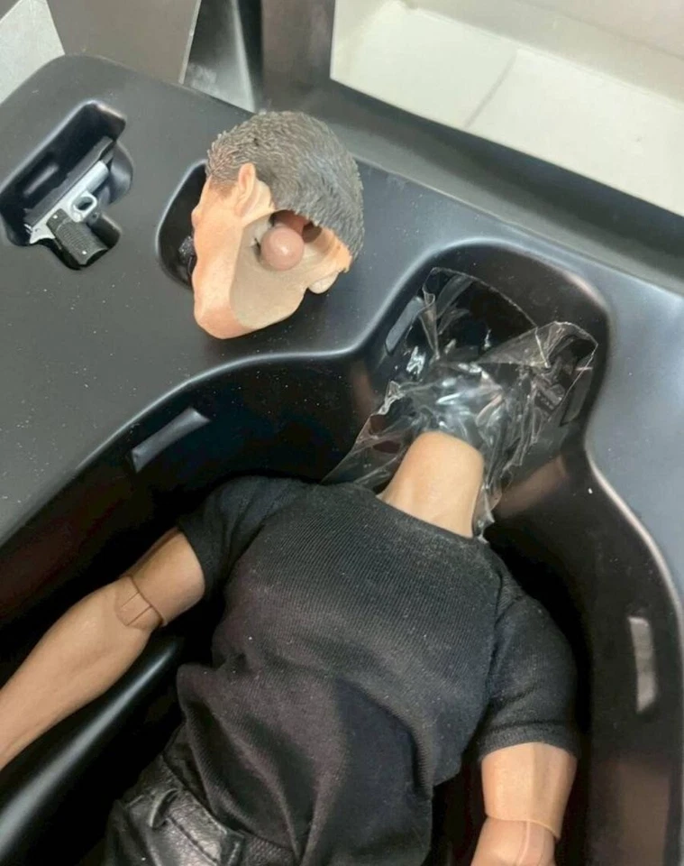 Hot Toys T2 Terminator 2 Judgment Day T-800 1/6 Action Figure MMS117 - Image 4 of 4