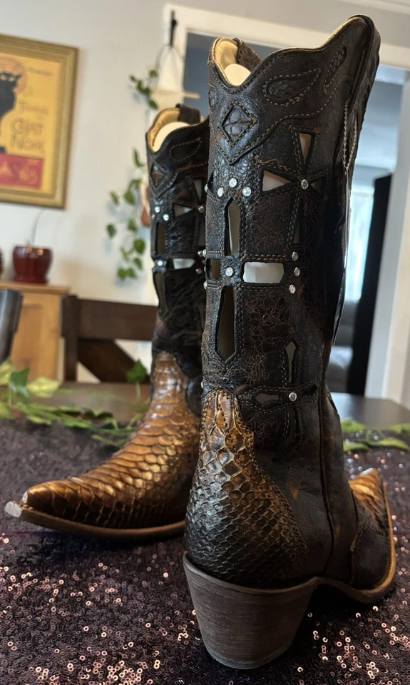 Botas de caubói femininas vintage Corral genuína píton tamanho 8,5 feitas no México marrom - Imagem 4 de 4