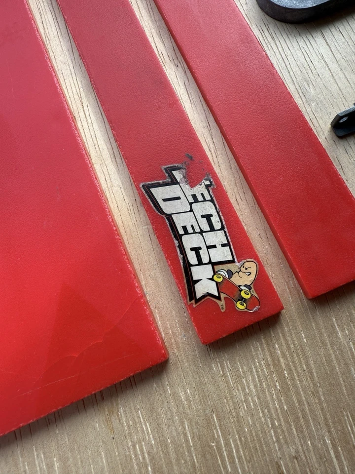 Mesa de picnic Tony Hawk Tech Deck 1998 raro diapasón rojo Foto 3 de 4