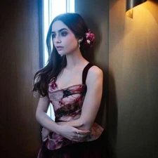 LILY COLLINS 8x10 GLOSSY Photo